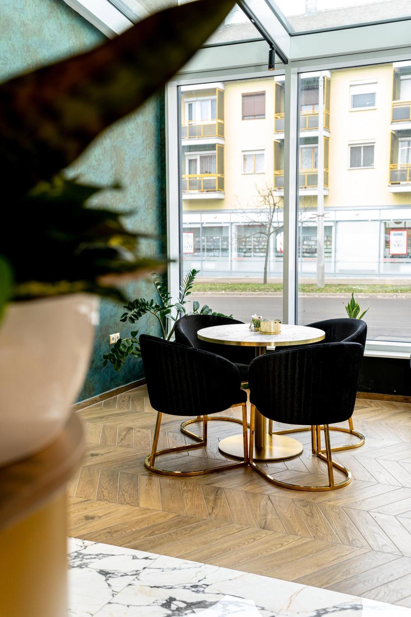 Hotel Szatmári Jászberény Exterior foto